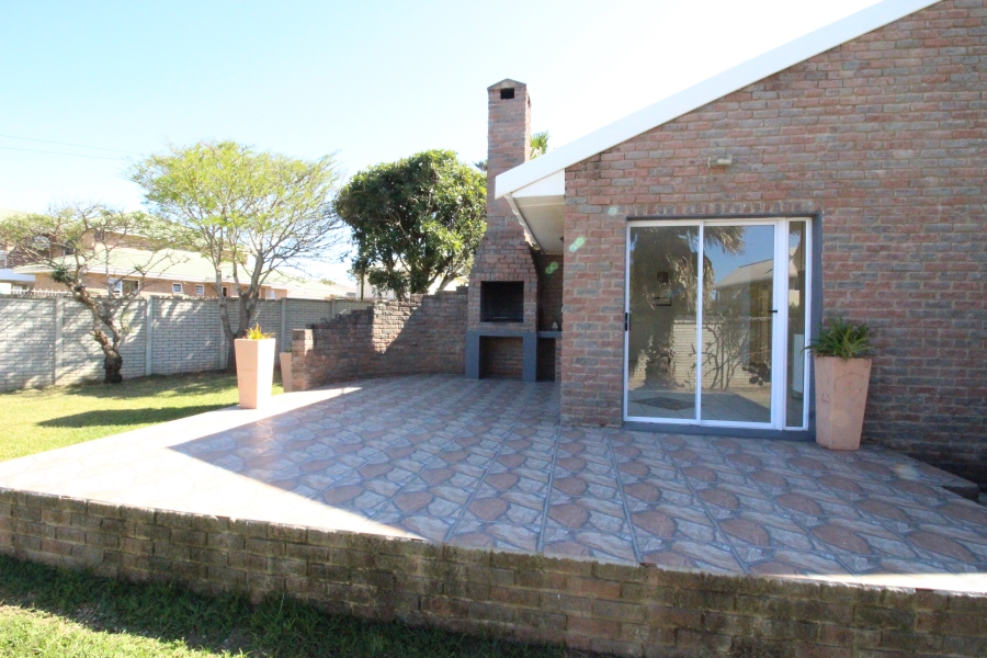 To Let 3 Bedroom Property for Rent in Kidds Beach Eastern Cape